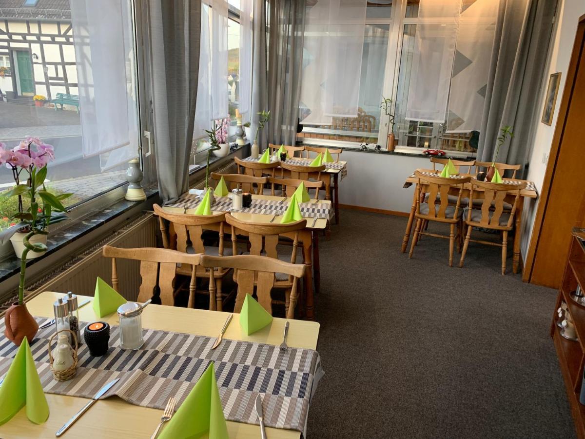 Bed and Breakfast Vina Am Ring Mannebach  Экстерьер фото