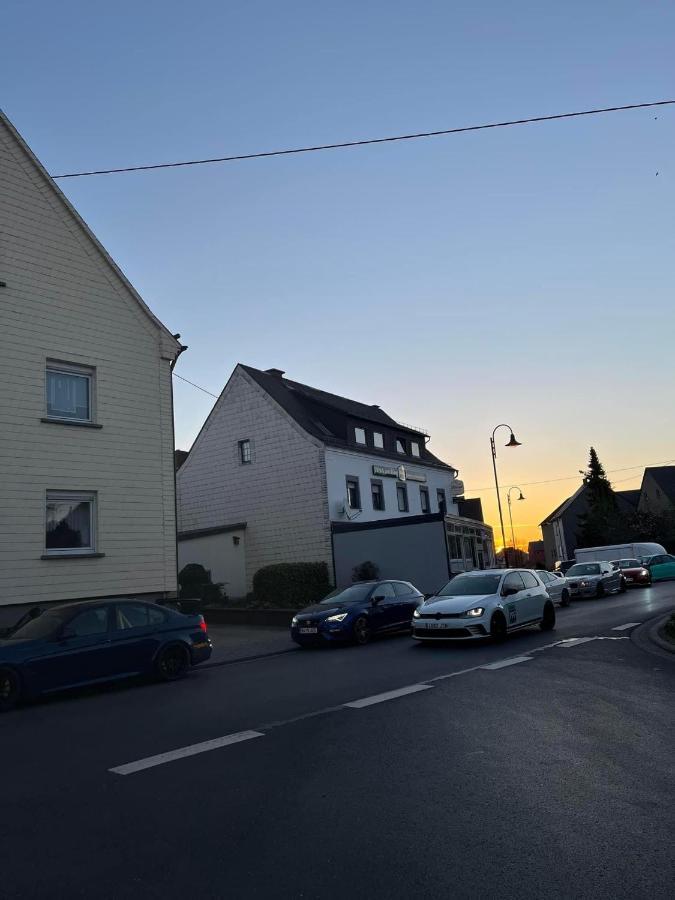 Bed and Breakfast Vina Am Ring Mannebach  Экстерьер фото