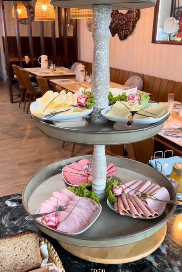 Bed and Breakfast Vina Am Ring Mannebach  Экстерьер фото