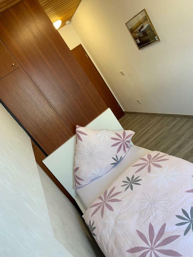 Bed and Breakfast Vina Am Ring Mannebach  Экстерьер фото