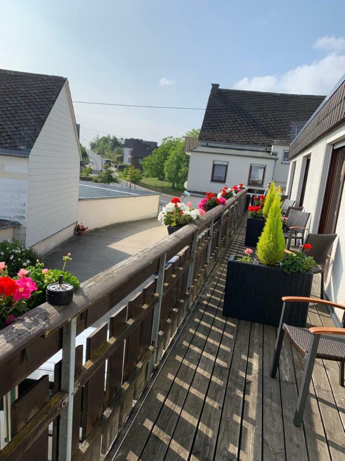 Bed and Breakfast Vina Am Ring Mannebach  Экстерьер фото