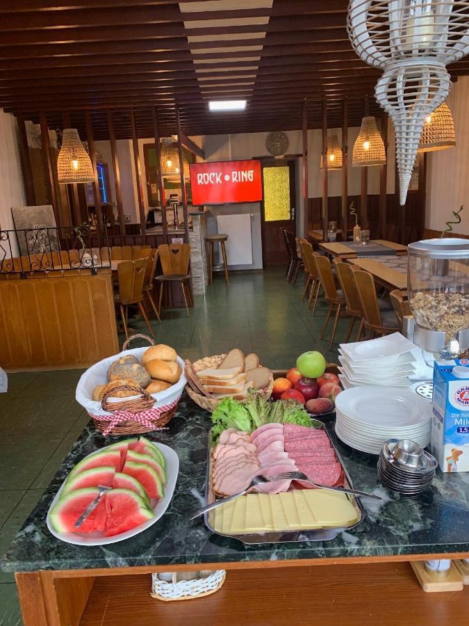 Bed and Breakfast Vina Am Ring Mannebach  Экстерьер фото